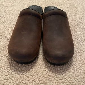 Dansko clogs in brown size 39. Excellent condition.